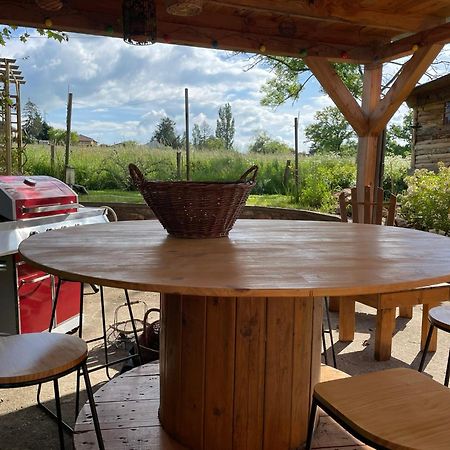 La Grange Aux Hirondelles - Appartement Complet Et Independant Commelle-Vernay Zewnętrze zdjęcie