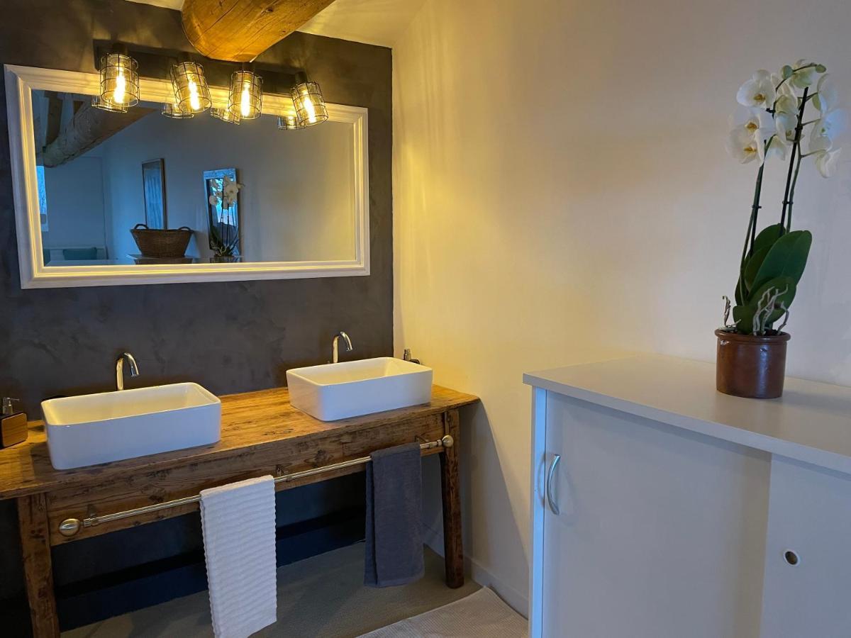 La Grange Aux Hirondelles - Appartement Complet Et Independant Commelle-Vernay Zewnętrze zdjęcie