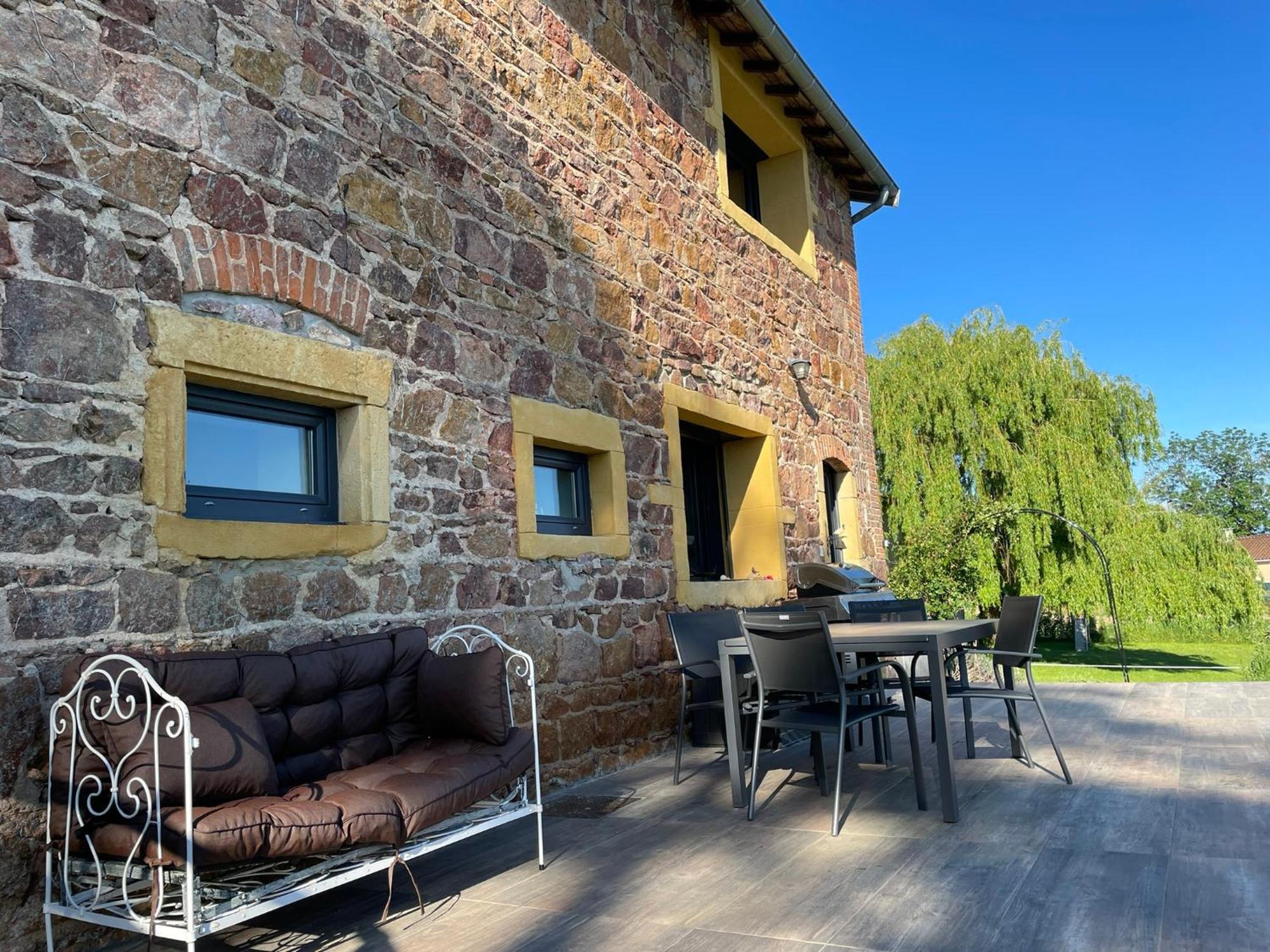La Grange Aux Hirondelles - Appartement Complet Et Independant Commelle-Vernay Zewnętrze zdjęcie